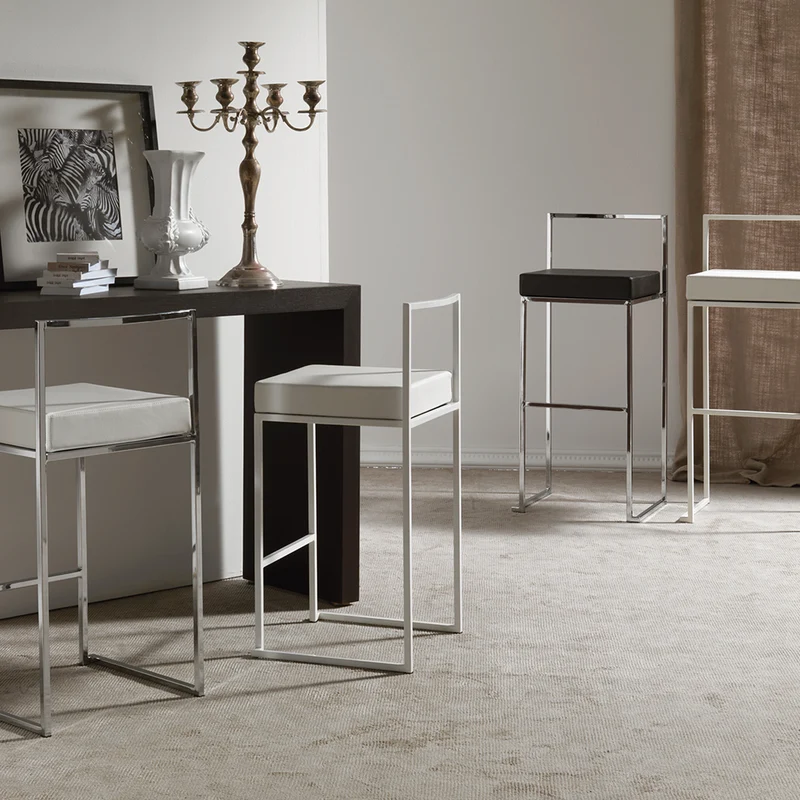 Set da 4 sgabello alto moderno impilabile in metallo ed ecopelle bianco o nero cm 42x40x99h