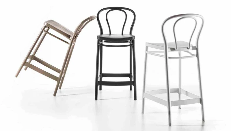 Set da 4 Sgabello alto design classico in polipropilene cm 44x50x96h - vari colori