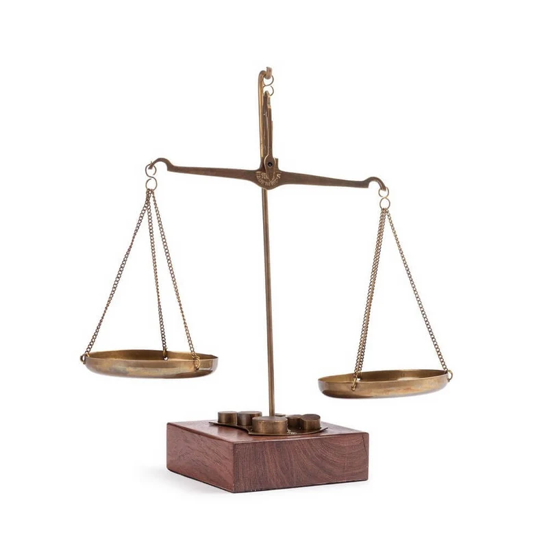 Bilancia decorativa in metallo dorato e legno di acacia H22,5 - BILANCIA
