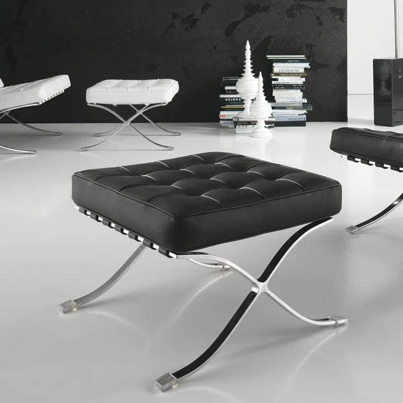 Pouf Barcelona in Acciaio Cromato Rivestimento in Similpelle Nero